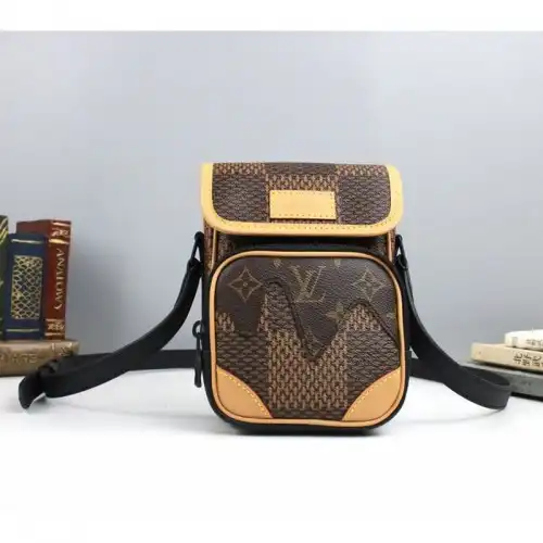 LV Bags 204B570006