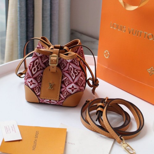 FASH LOUIS VUITTON Bags 204B570011