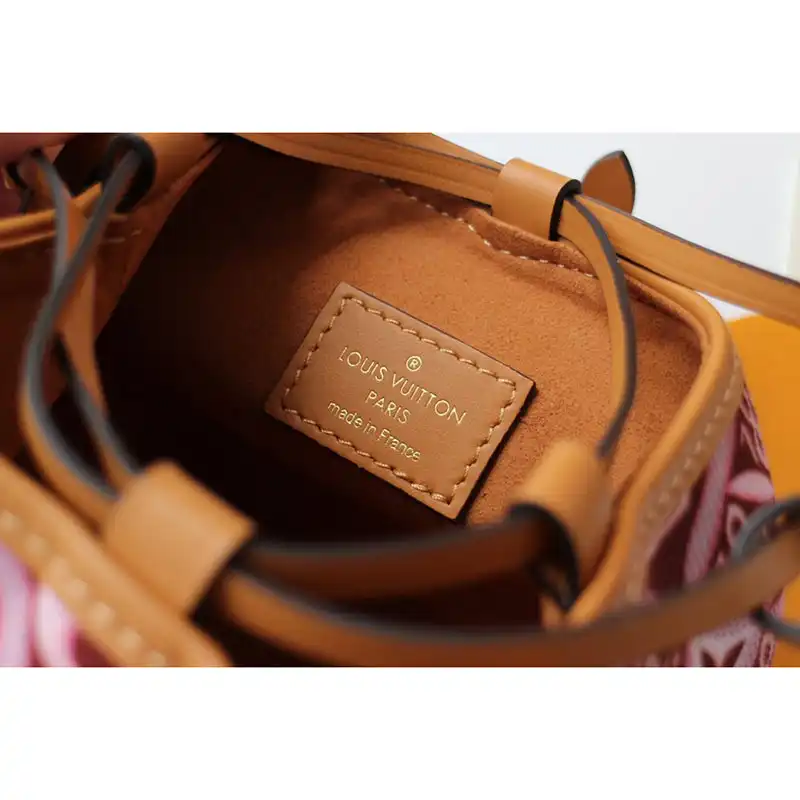 LV Bags 204B570011