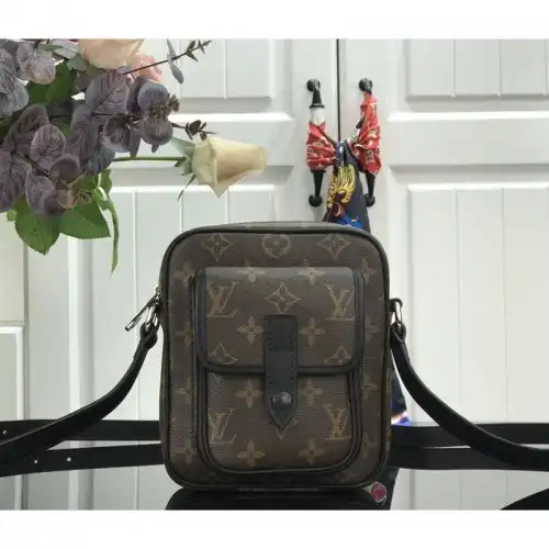 LV Bags 205fy0040