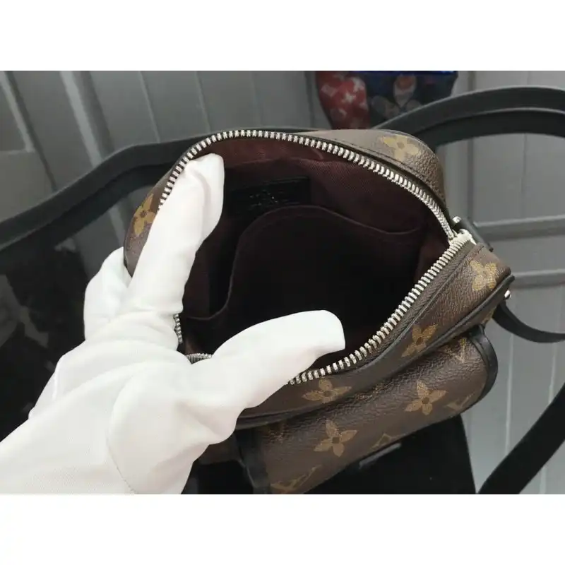 LV Bags 205fy0040