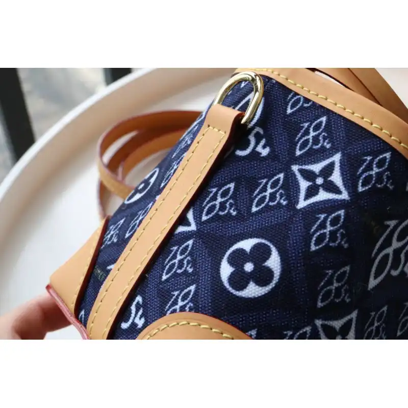 LV Bags 2102SH0010