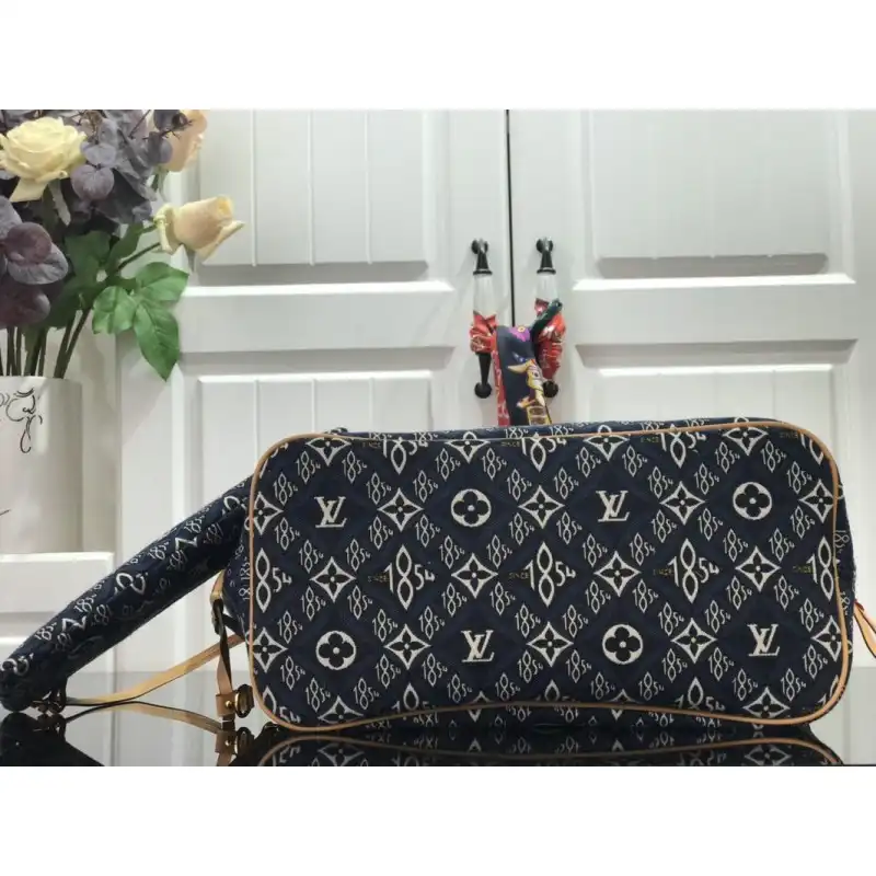 LV Bags 2102SH0035