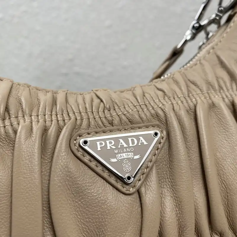 Prada Bags 2104DJ0033