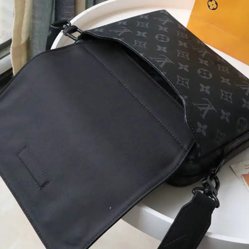 LV Bags 2104DJ0068