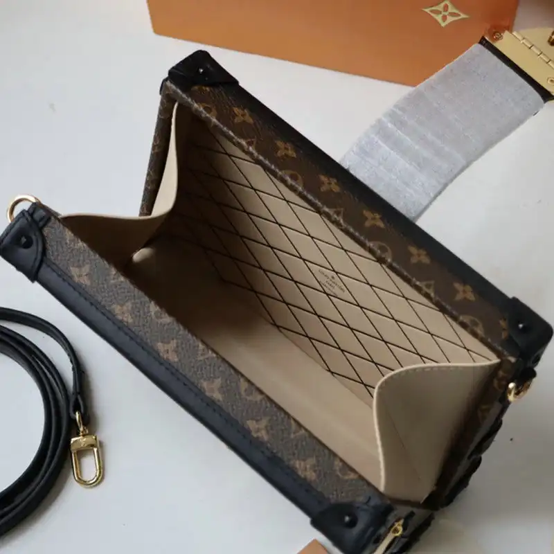 LV Bags 2104DJ0105