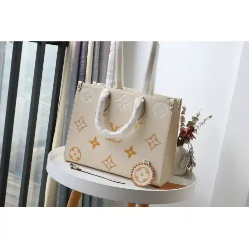 LV Bags 2105GV0098