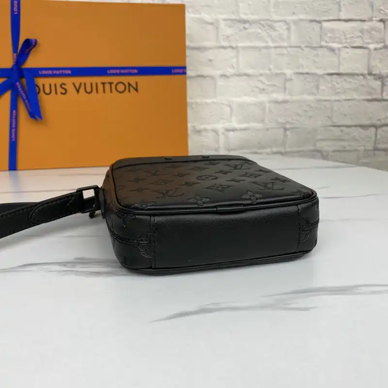 LV Bag 2105HT0010