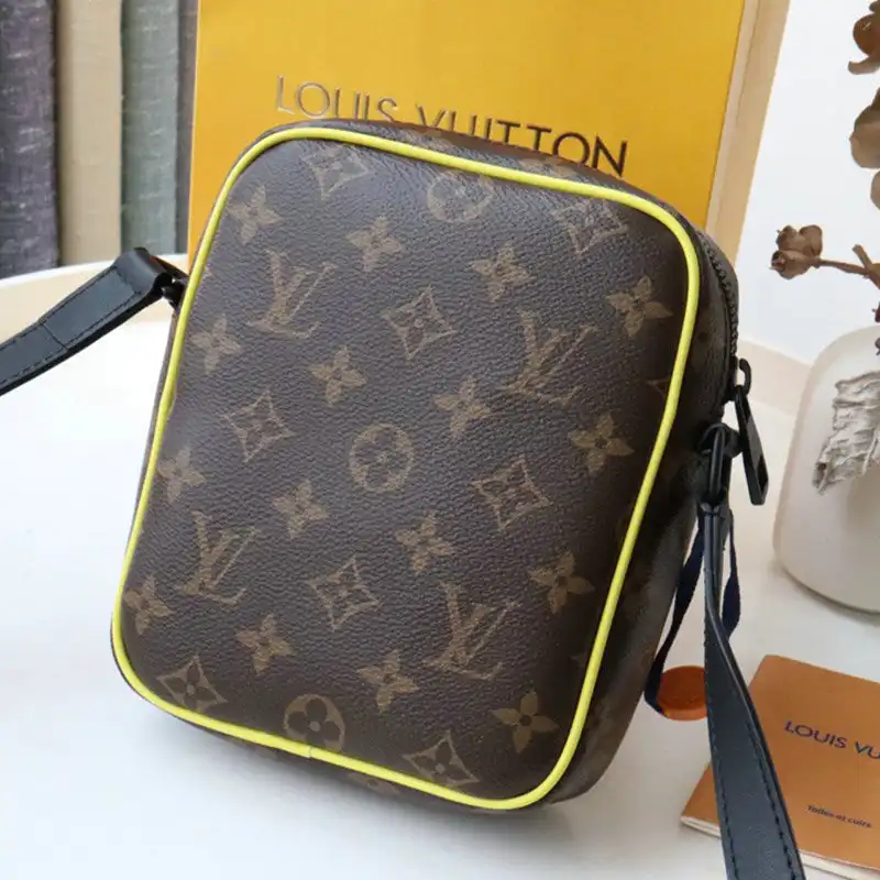 LV Bags 2106DJ0032