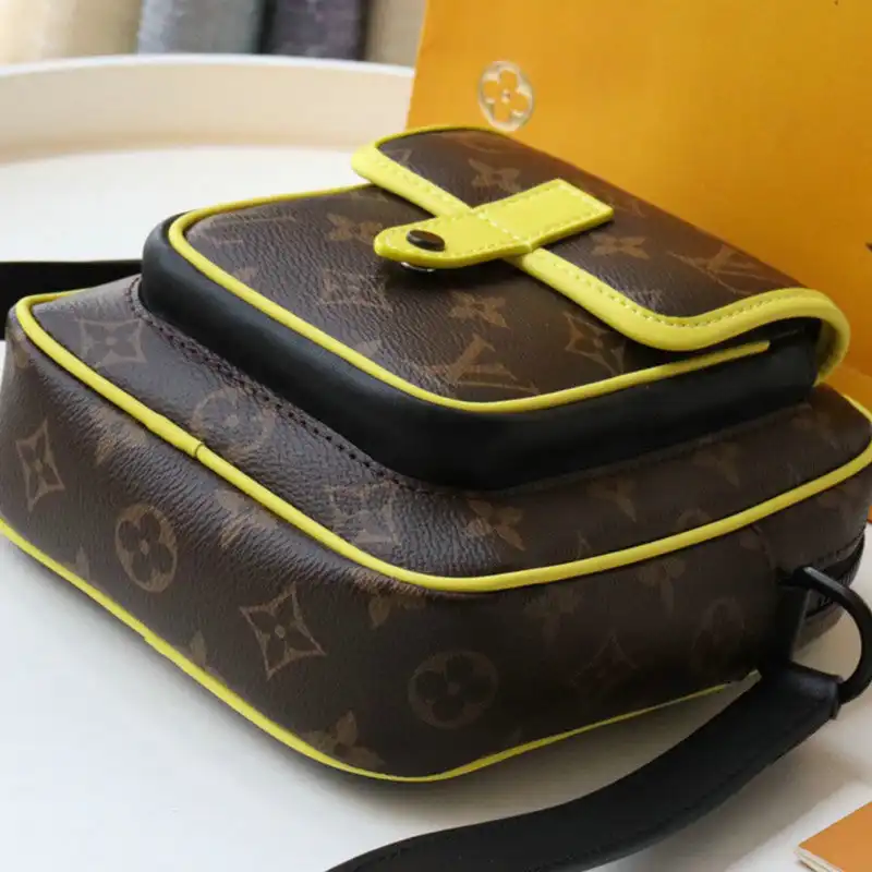 LV Bags 2106DJ0032