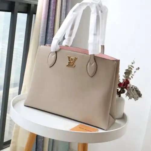 LV Bags 2106DJ0092