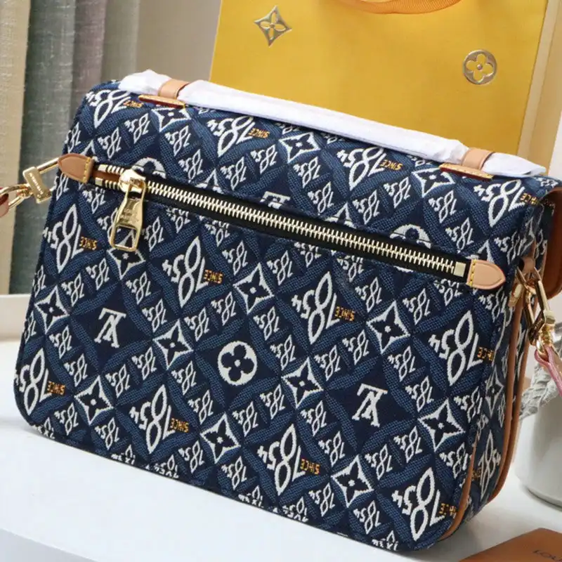 LV Bags 2106DJ0098