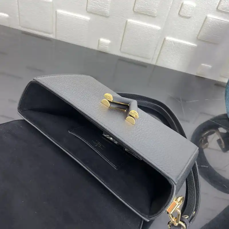 LV Bags 2107YA0100