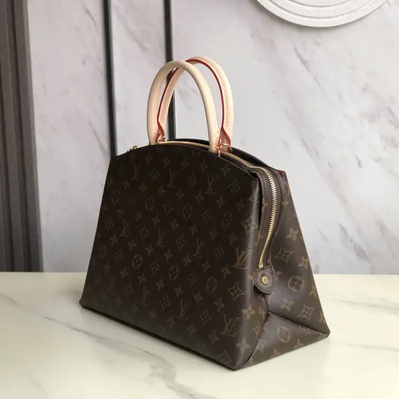 LV Bags 2109DJ0018