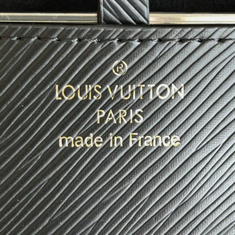 LV Bag 2109YA0026