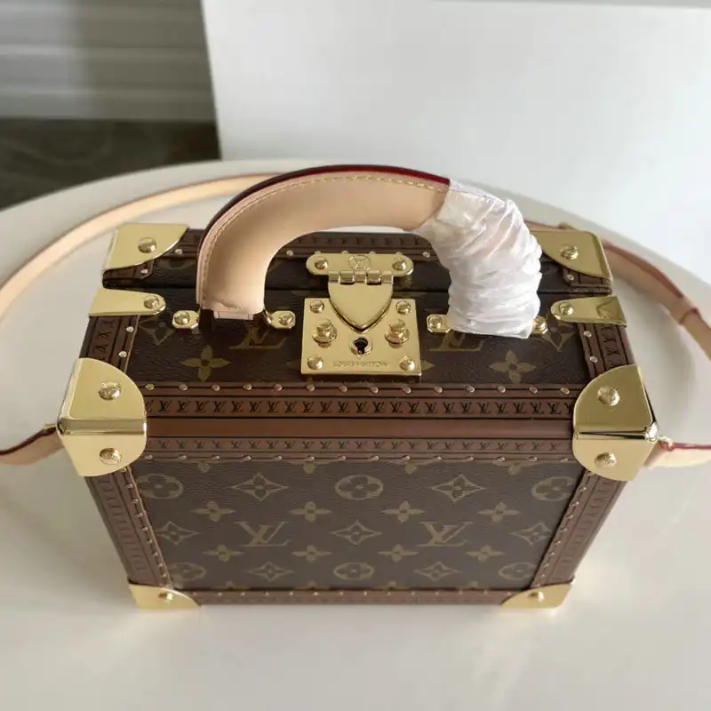 LV Bag 2109YA0029