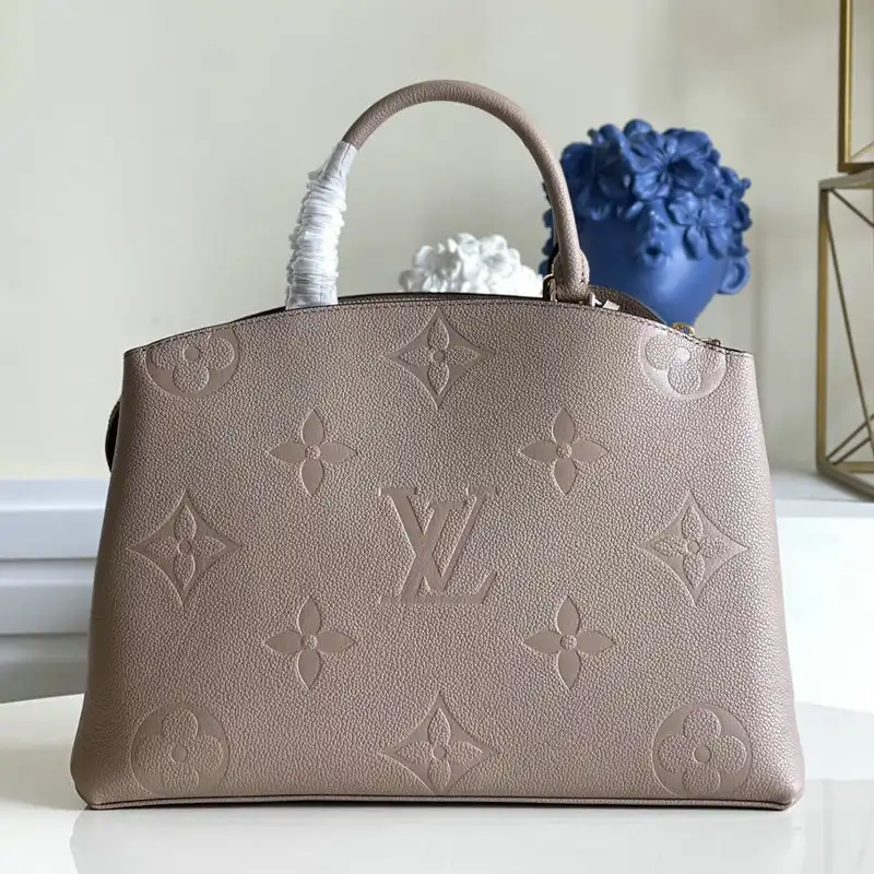 LV Bag 2109YA0030