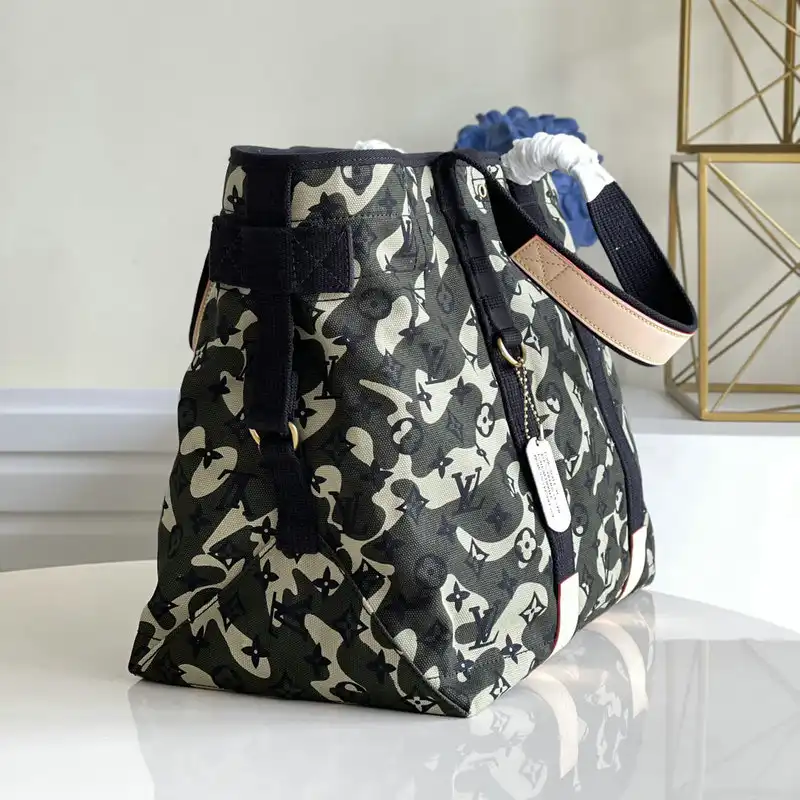 LV Bag 2109YA0032