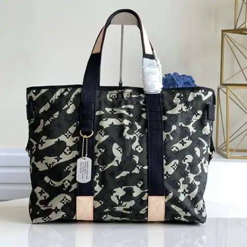 LV Bag 2109YA0032