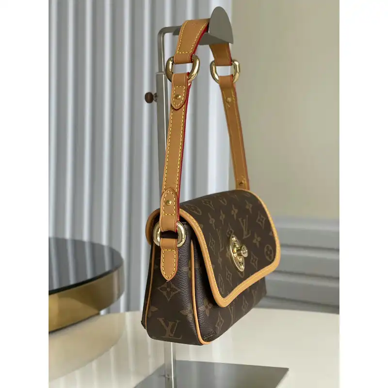 LV Bag 2109YA0040