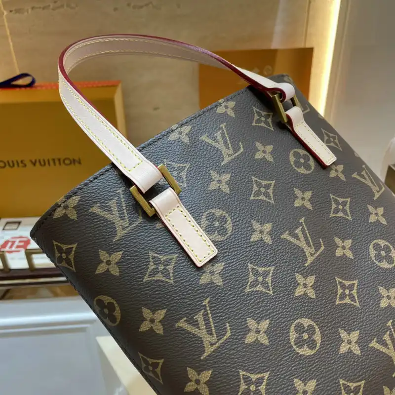 LV Bag 2109YA0117