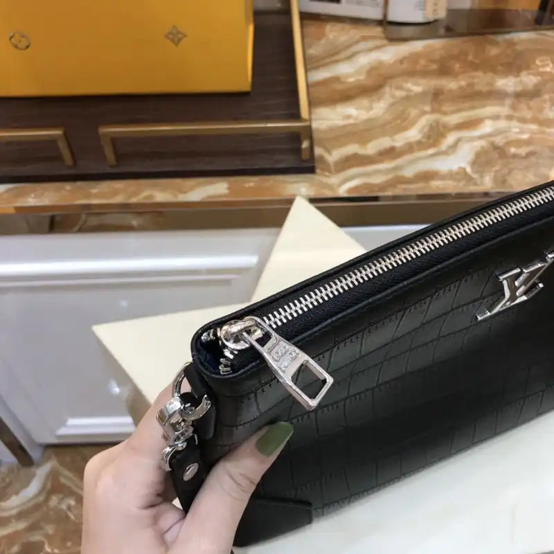 LV Bags 2111YZ0002