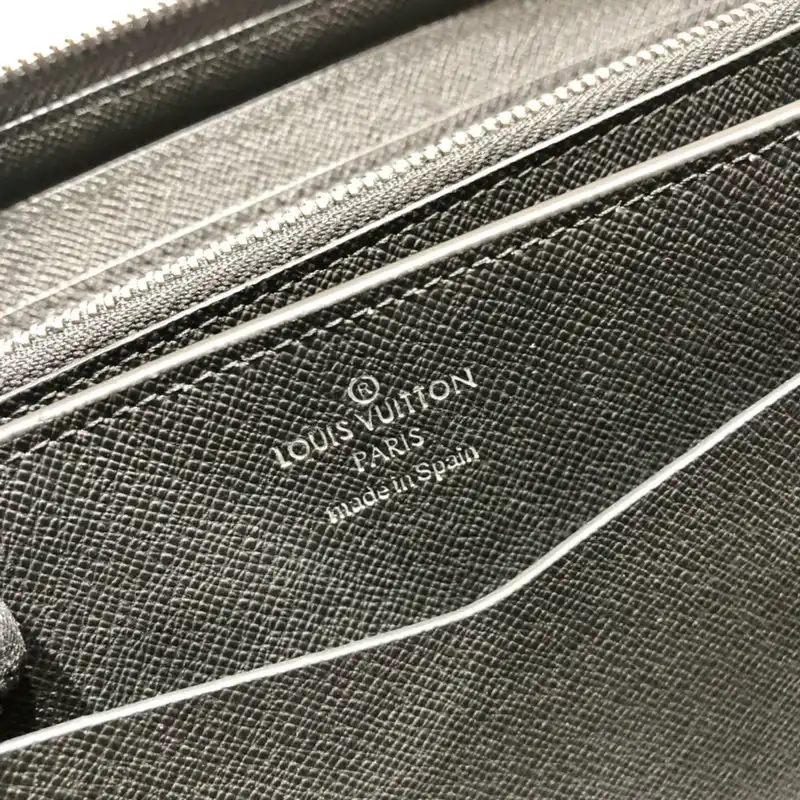 LV Bags 2111YZ0032