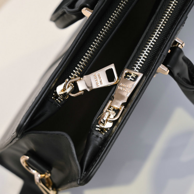 FASH Prada Bags 2111YZ0057