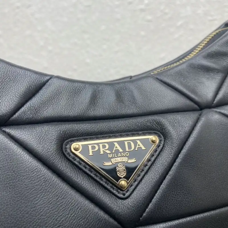 Prada Bag 2112DJ0024