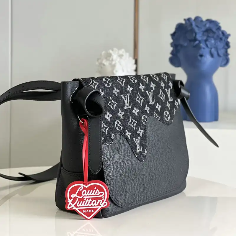 LV Bag 2112FY0002