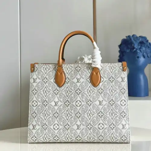 LV Bag 2112FY0015