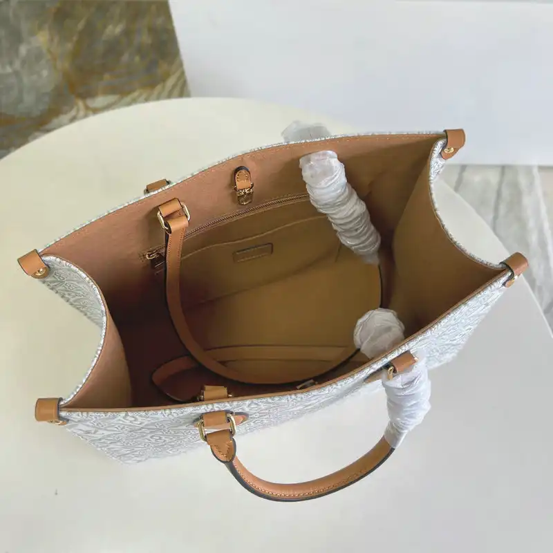 LV Bag 2112FY0015