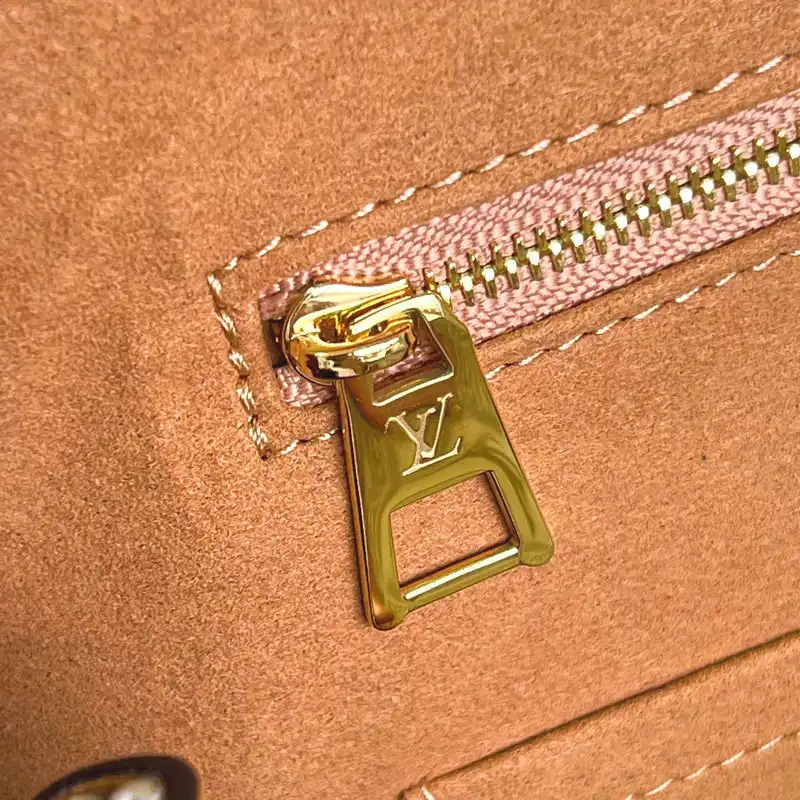 LV Bag 2112FY0015