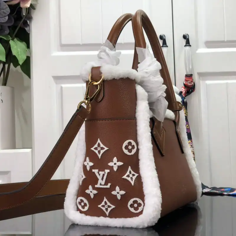 LV Bag 2112FY0022