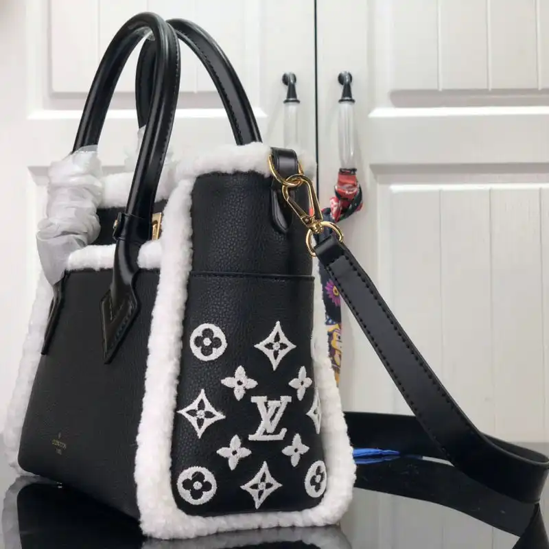 LV Bag 2112FY0023