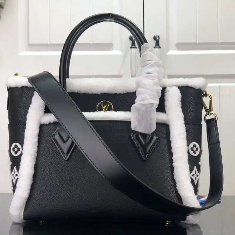 LV Bag 2112FY0023