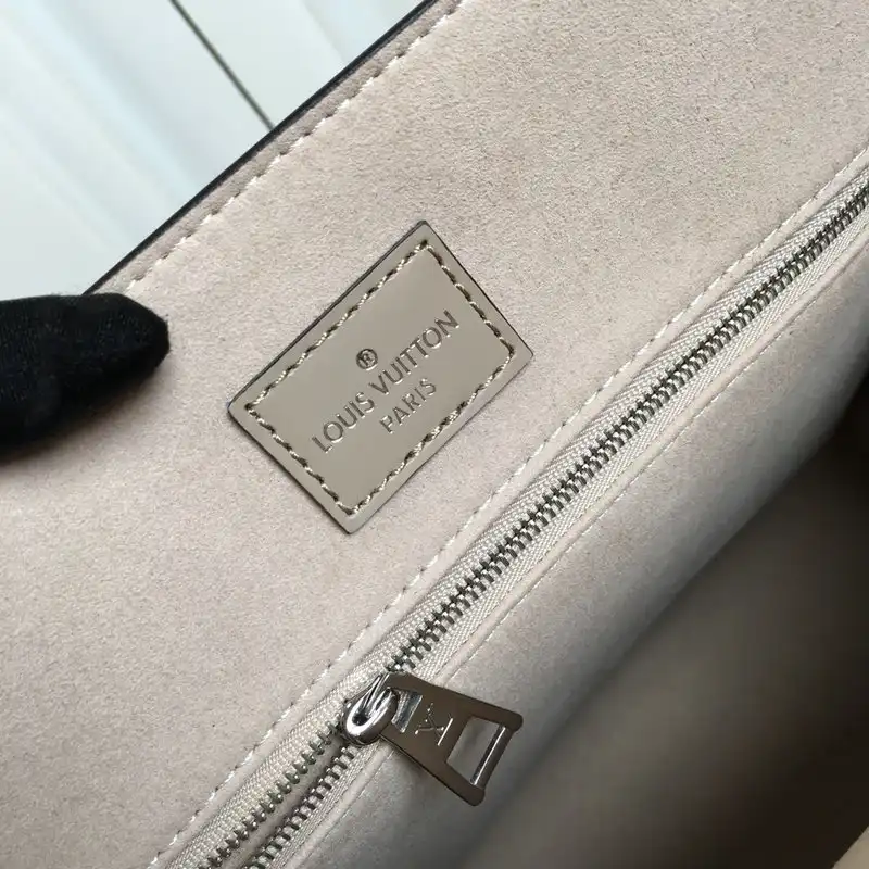 LV Bag 2112FY0031