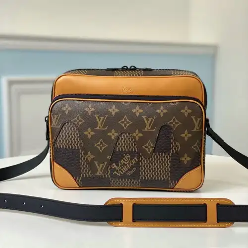 LV Bag 2112FY0040