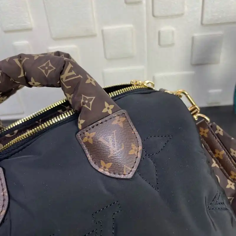 LV Bag 2201DJ0002