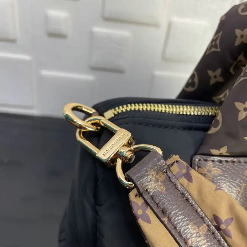 LV Bag 2201DJ0002