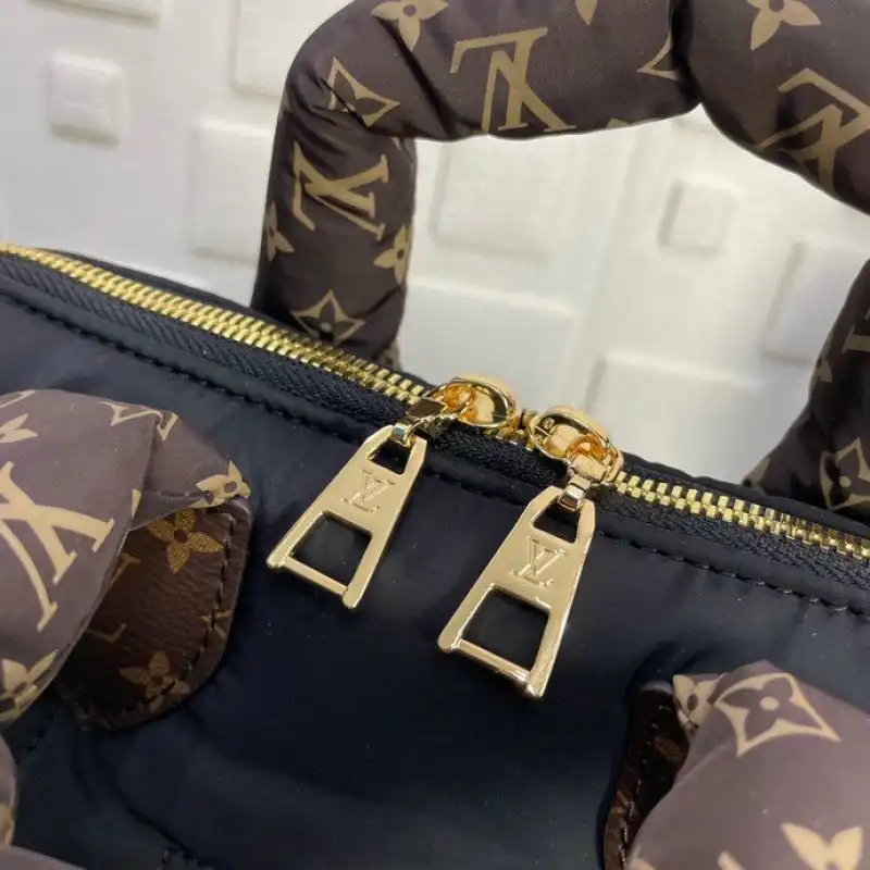 LV Bag 2201DJ0002