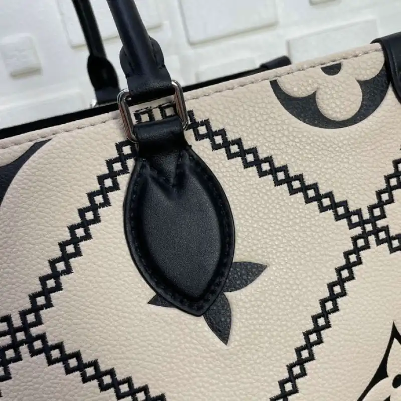 LV Bag 2201DJ0058