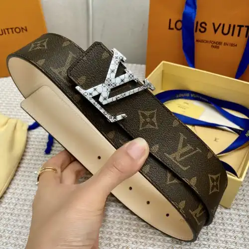 LV Belts 2201XA0246