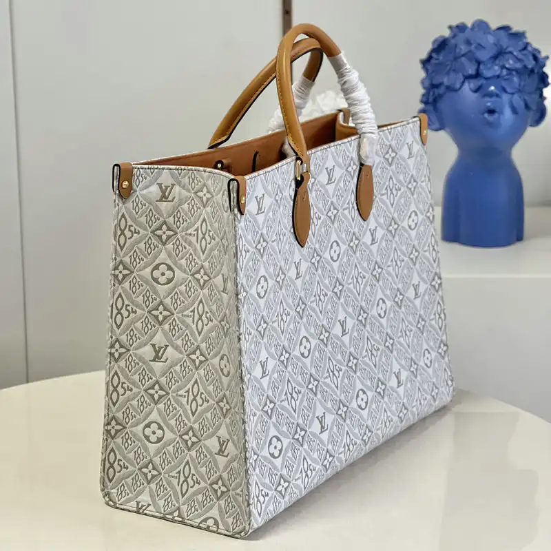 LV Bag 2201YA0001