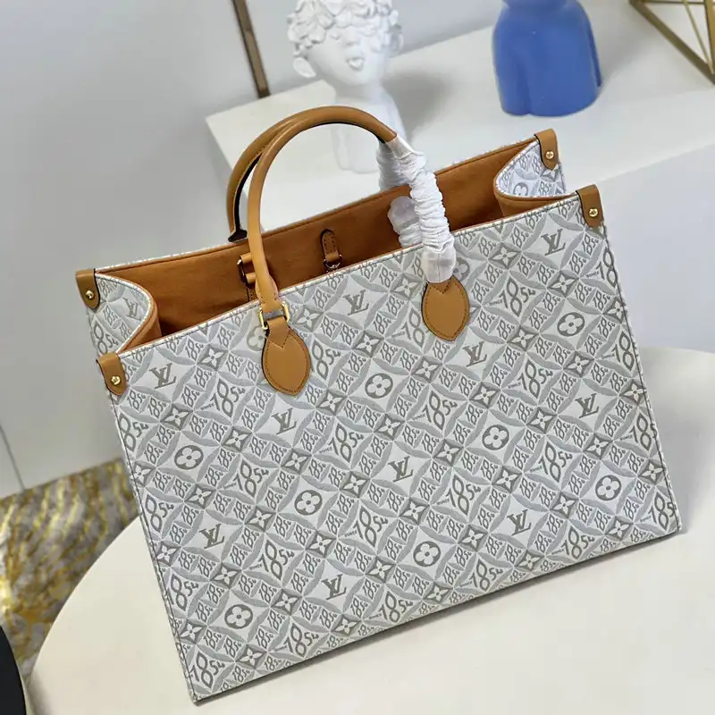 LV Bag 2201YA0001