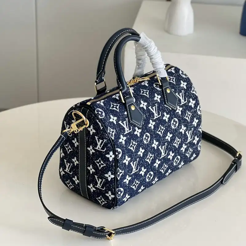 LV Bag 2201YA0002