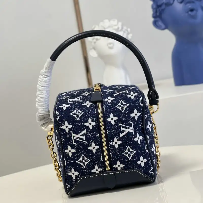 LV Bag 2201YA0003