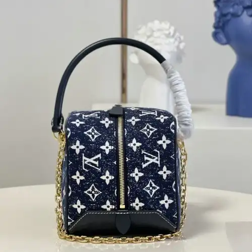 LV Bag 2201YA0003