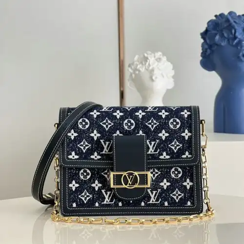 LV Bag 2201YA0004