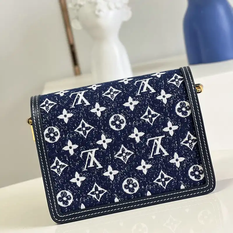 LV Bag 2201YA0005